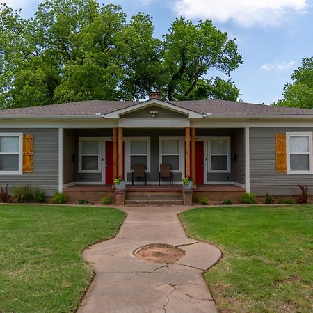 Rock & Roll House, Fiber Internet, Roku Tv, Washer & Dryer, By Dt Chickasha & Leg Lamp! المظهر الخارجي الصورة