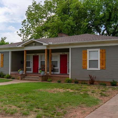 Rock & Roll House, Fiber Internet, Roku Tv, Washer & Dryer, By Dt Chickasha & Leg Lamp! المظهر الخارجي الصورة