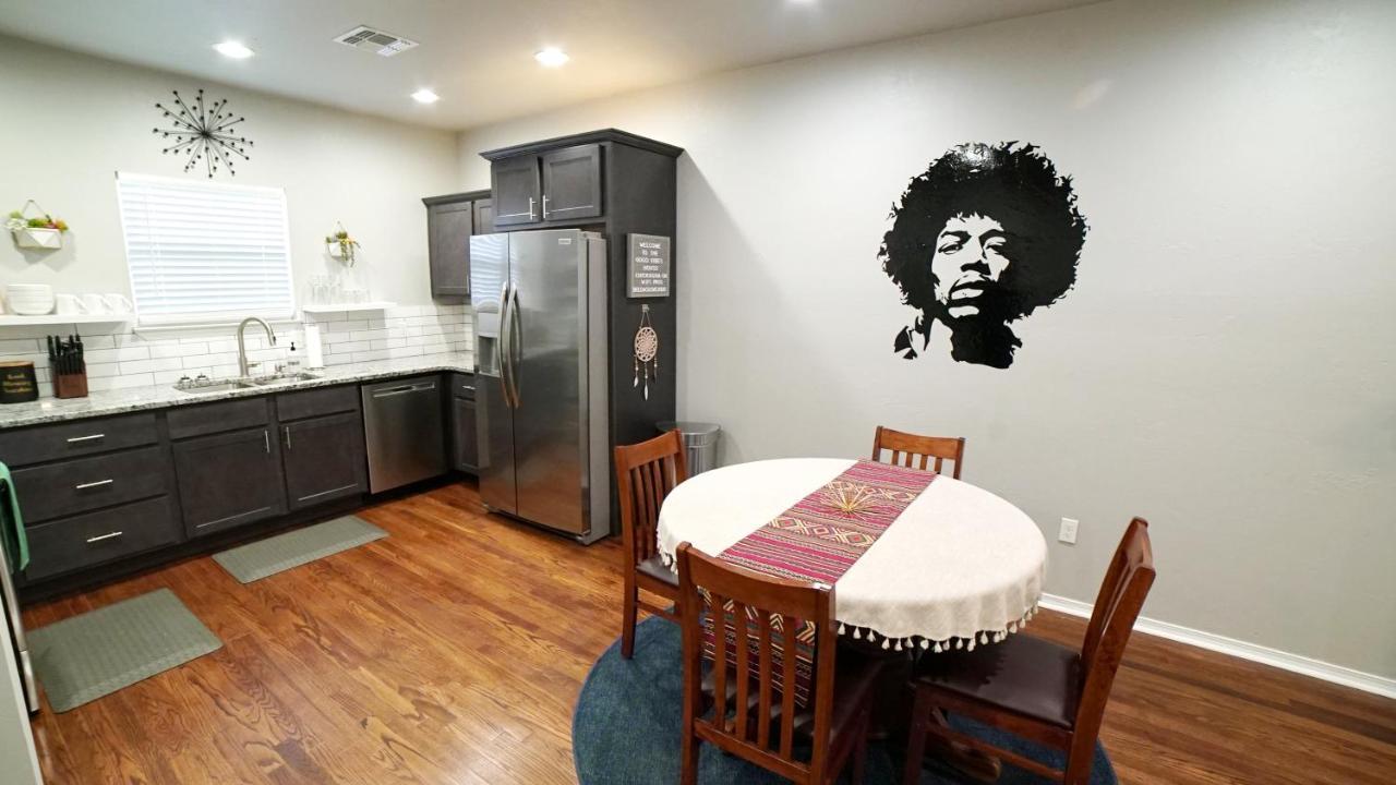Rock & Roll House, Fiber Internet, Roku Tv, Washer & Dryer, By Dt Chickasha & Leg Lamp! المظهر الخارجي الصورة