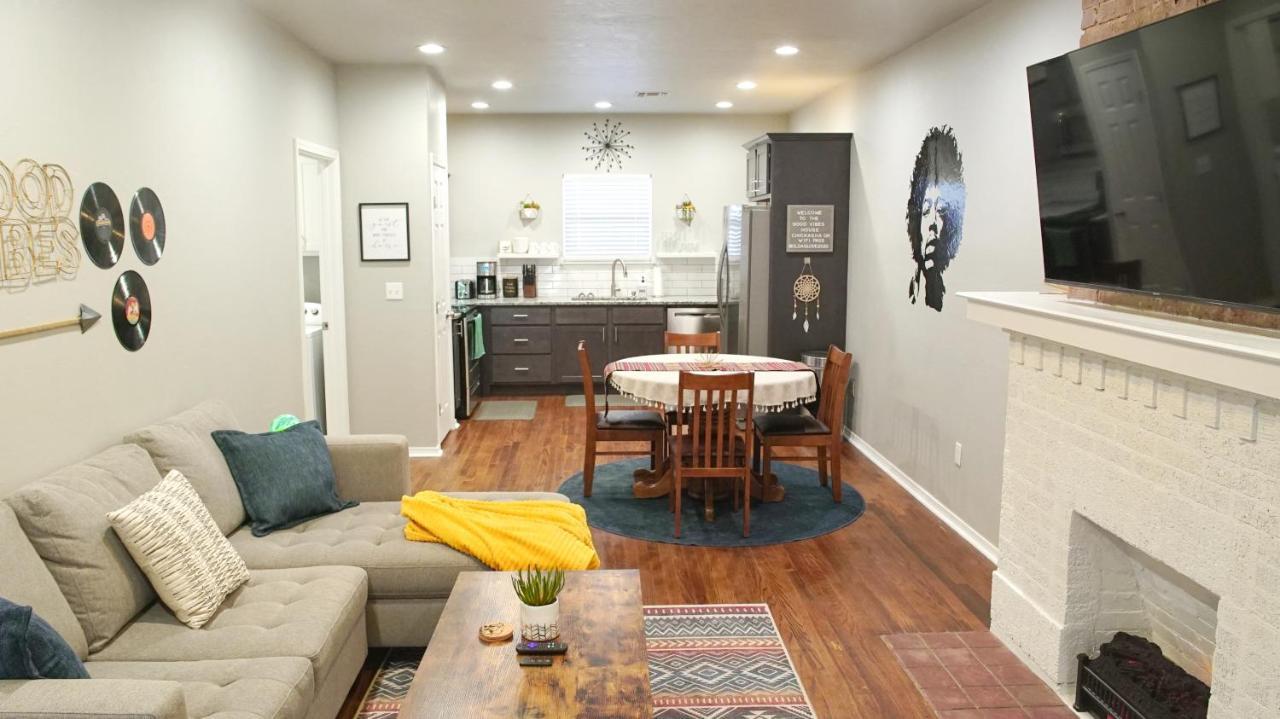 Rock & Roll House, Fiber Internet, Roku Tv, Washer & Dryer, By Dt Chickasha & Leg Lamp! المظهر الخارجي الصورة