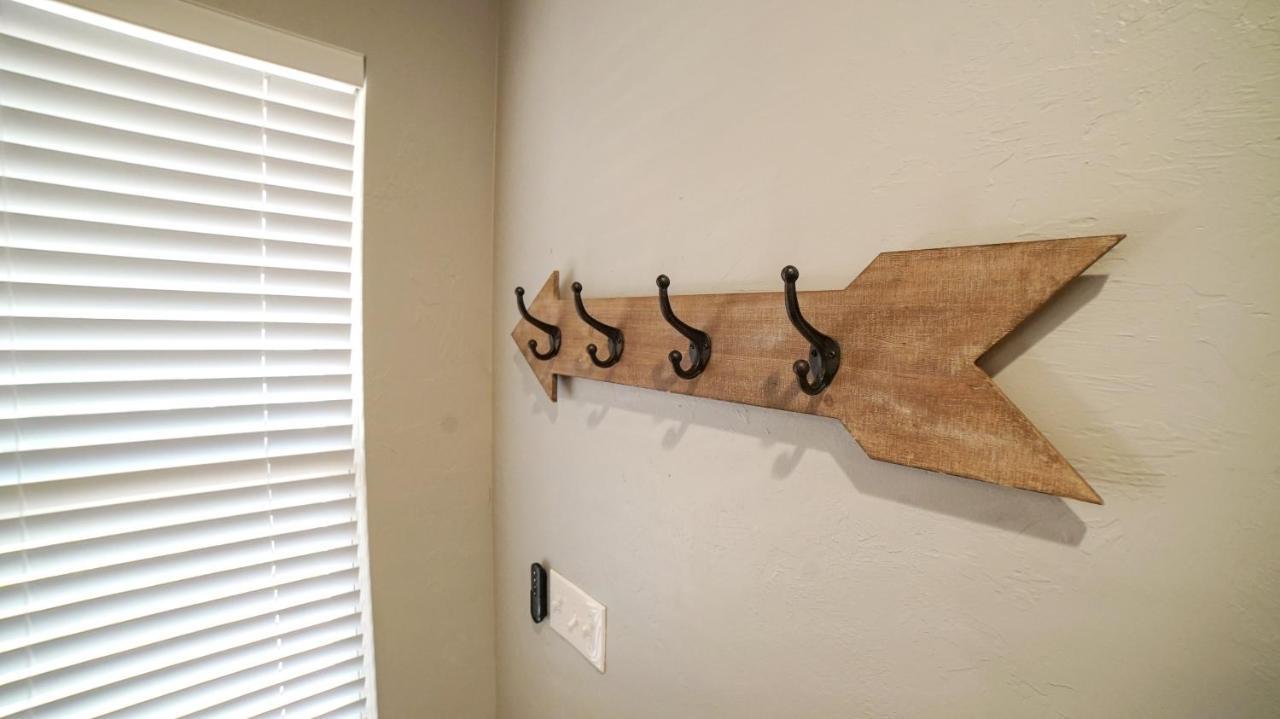 Rock & Roll House, Fiber Internet, Roku Tv, Washer & Dryer, By Dt Chickasha & Leg Lamp! المظهر الخارجي الصورة
