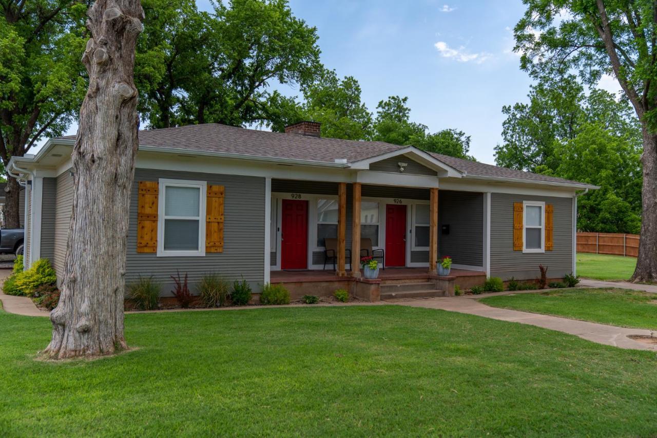 Rock & Roll House, Fiber Internet, Roku Tv, Washer & Dryer, By Dt Chickasha & Leg Lamp! المظهر الخارجي الصورة