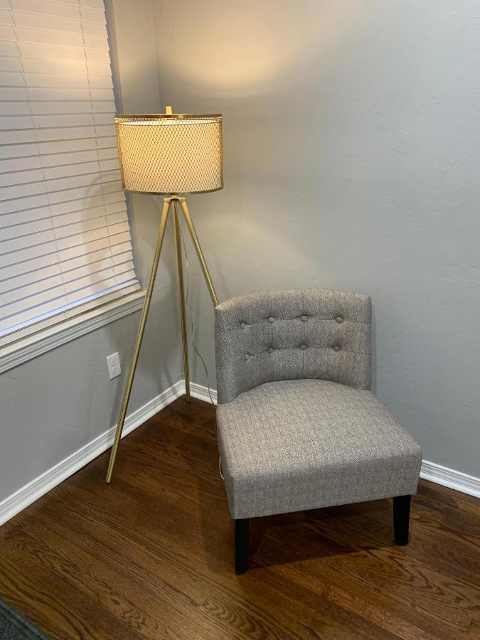 Rock & Roll House, Fiber Internet, Roku Tv, Washer & Dryer, By Dt Chickasha & Leg Lamp! المظهر الخارجي الصورة