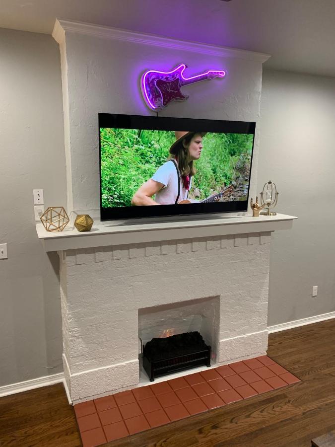 Rock & Roll House, Fiber Internet, Roku Tv, Washer & Dryer, By Dt Chickasha & Leg Lamp! المظهر الخارجي الصورة